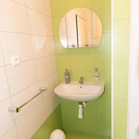 Na Hradecku Konukevi 3*